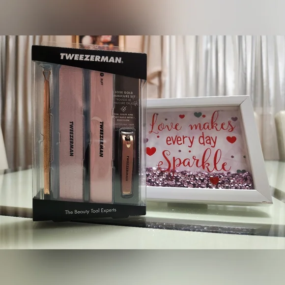 ✨️TM Manicure Set✨️ - Picture 2 of 3